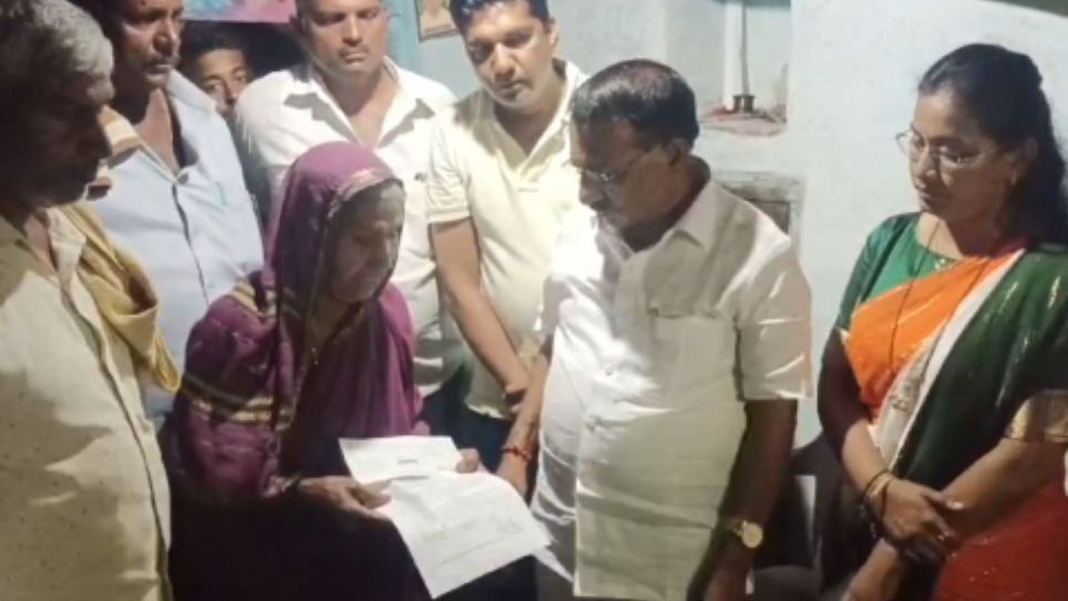 Compensation Minister RB Timmapur distributed compensation check for family members how dead in Krishan Fever in Bagalkot district