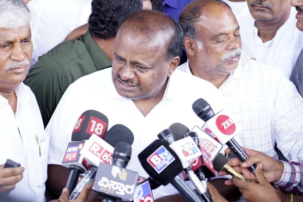 HD Kumaraswamy: ನನ್ನನ್ನು ಹೆದರಿಸಿ ಬ್ಲ್ಯಾಕ್ ಮೇಲ್ ಮಾಡುತ್ತಿದ್ದಾರೆ.. HDK ಗಂಭೀರ ಆರೋಪ
