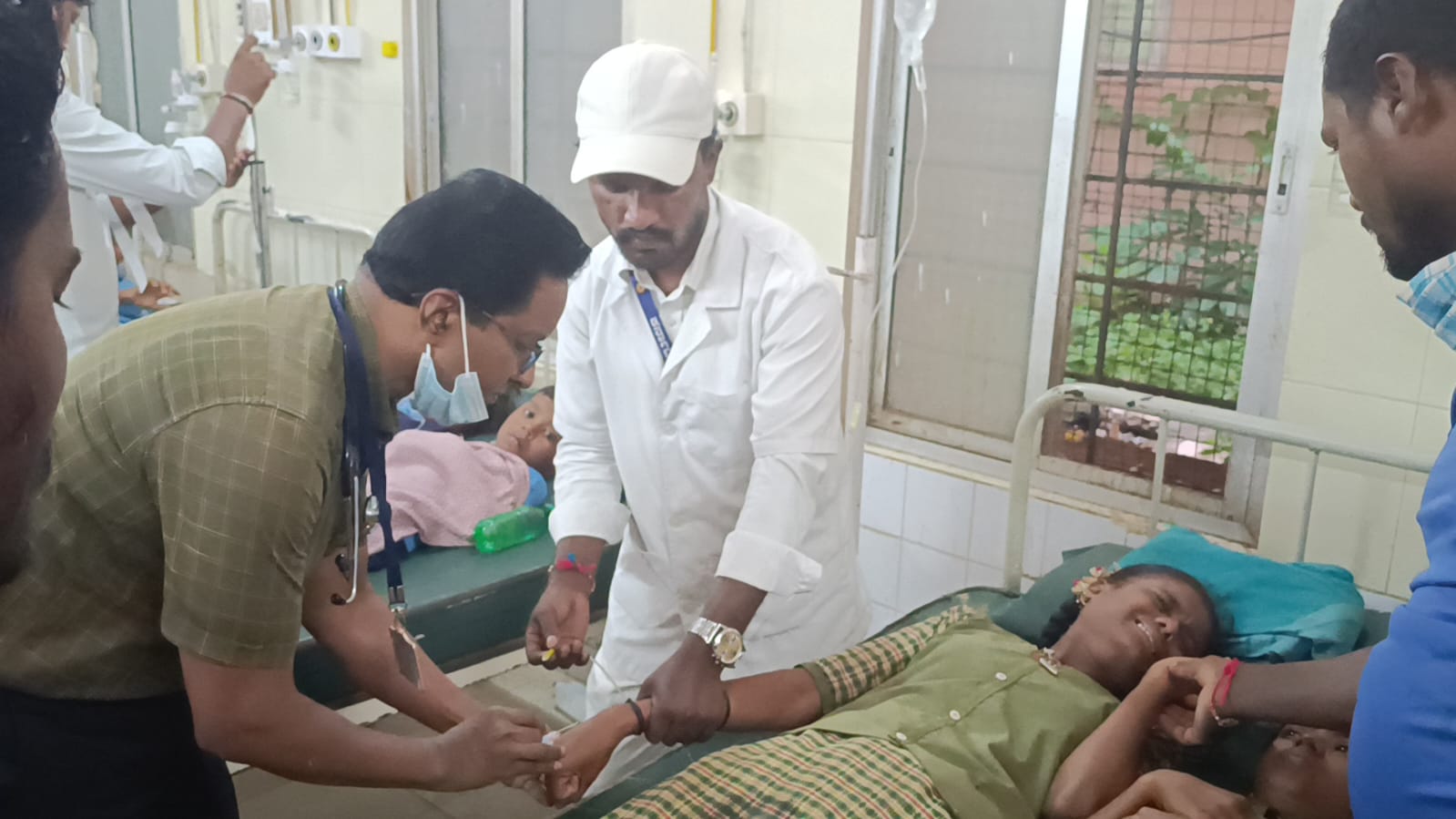 ಬಿಸಿಯೂಟ ಸೇವಿಸಿ 100ಕ್ಕೂ ಅಧಿಕ ವಿದ್ಯಾರ್ಥಿಗಳು ಅಸ್ವಸ್ಥ..!