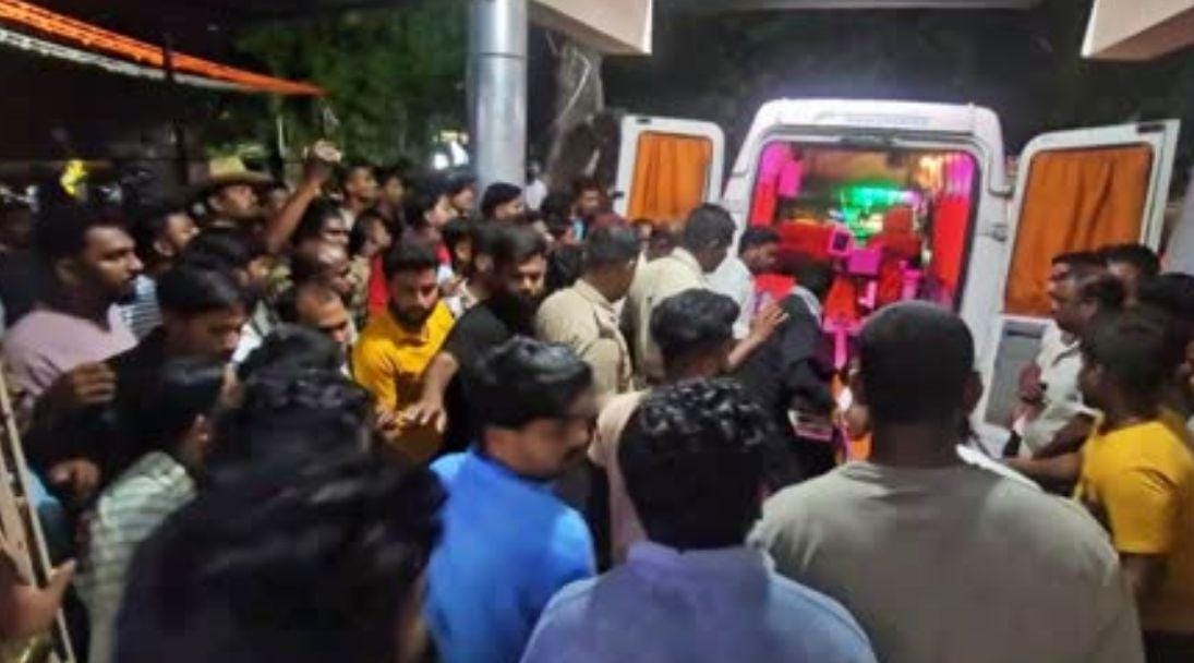 ಗಣೇಶ ವಿಸರ್ಜನೆ ವೇಳೆ ಚಾಕು ಇರಿತ, ನಾಲ್ವರು ಯುವಕರಿಗೆ ಗಂಭೀರ ಗಾಯ