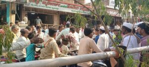 Two injured, one in police custody: Fight on the road over a trivial matter..!