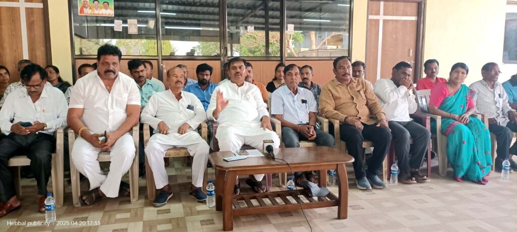 Nadahalli demands apology from CM, Home Minister