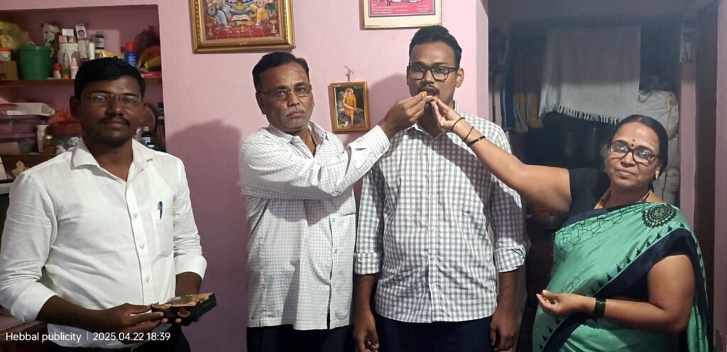 462nd rank for son of primary school teacher inspired by parents to write UPSC exam