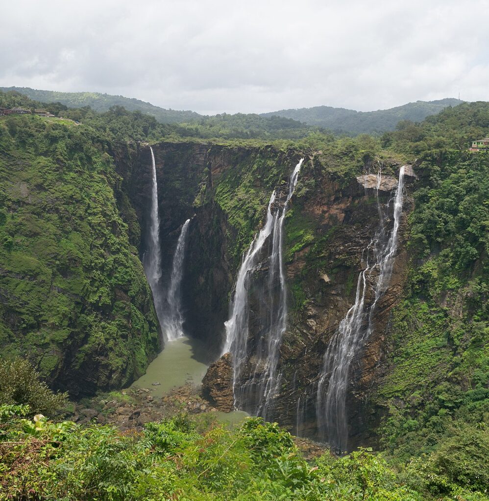 From May 1, tourists are allowed to see the world famous Joga Falls
