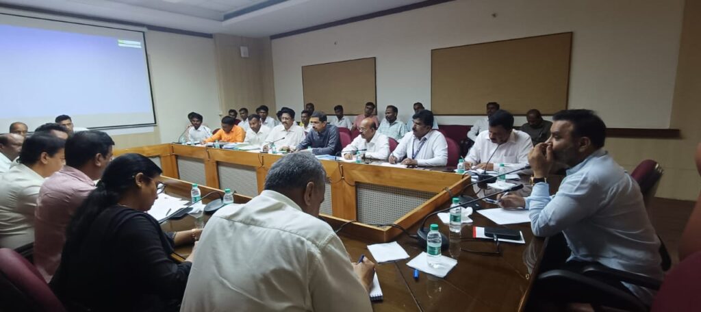 Solve labor problems at factory level: Minister Santosh Lad