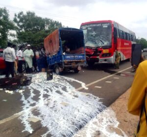 Auto collides with bus: One injured