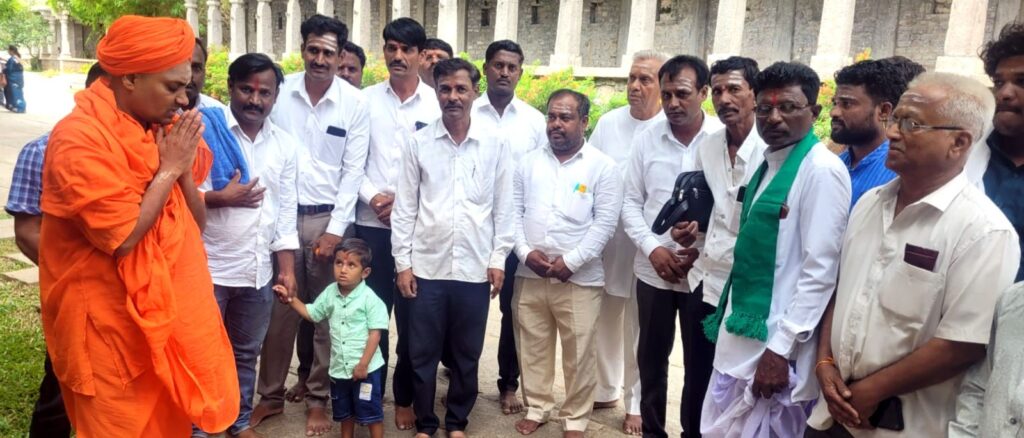 Invitation to Gavisiddeshwar Sri for Kuntoji Basaveshwara First Maharathotsava
