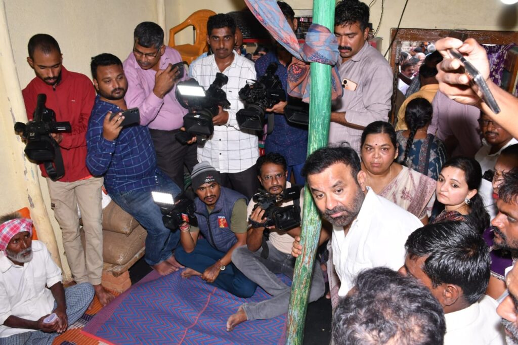 Two children drowned in the lake; Minister Santhosh Lad visited Yarinarayanpur village