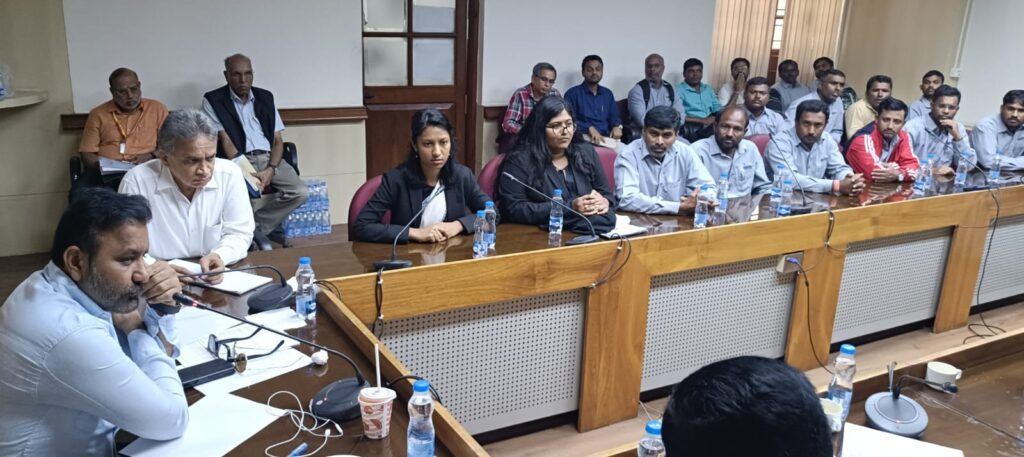 Discussion on problems of factory workers by Minister Lad