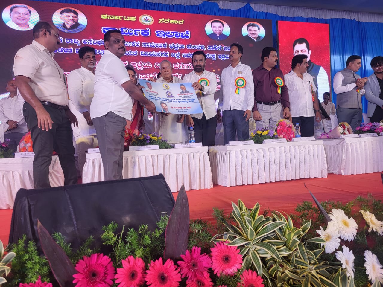 ಜನರ ದುಡ್ಡು, ಜನರಿಗೆ ನೀಡುವ ಸಿದ್ದರಾಮಯ್ಯ ನೇತೃತ್ವದ ಏಕೈಕ ಸರ್ಕಾರ: ಸಚಿವ ಸಂತೋಷ ಲಾಡ್
