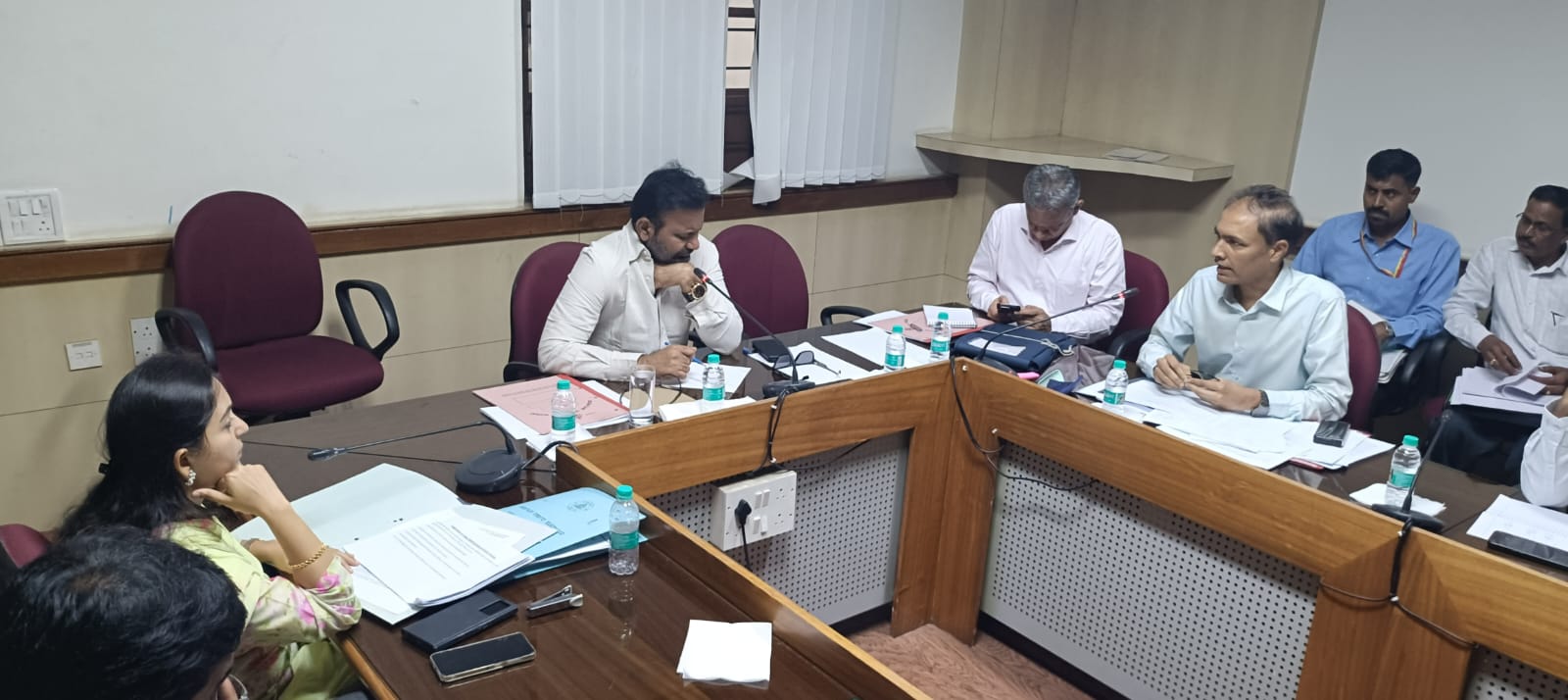 ಧಾರವಾಡ ಕೃಷಿ ಬೆಳೆ ವಿಮಾ ಯೋಜನೆ: ಕಾರ್ಮಿಕ ಸಚಿವ ಸಂತೋಷ್‌ ಲಾಡ್‌ ಸಭೆ
