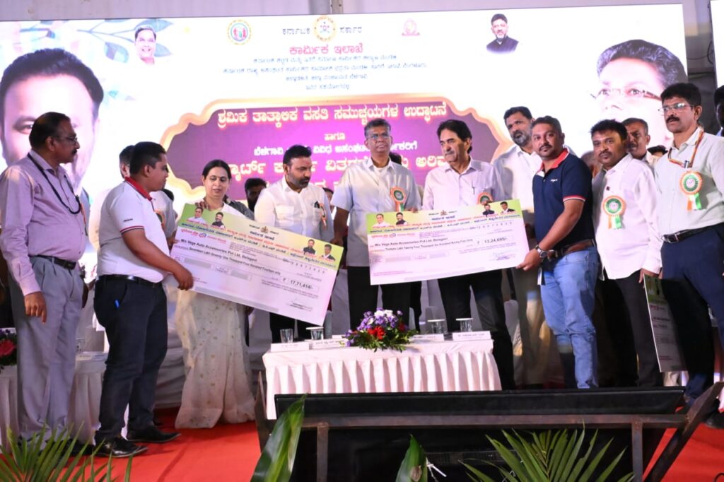 Minister Santosh Lad distributed smart cards to workers