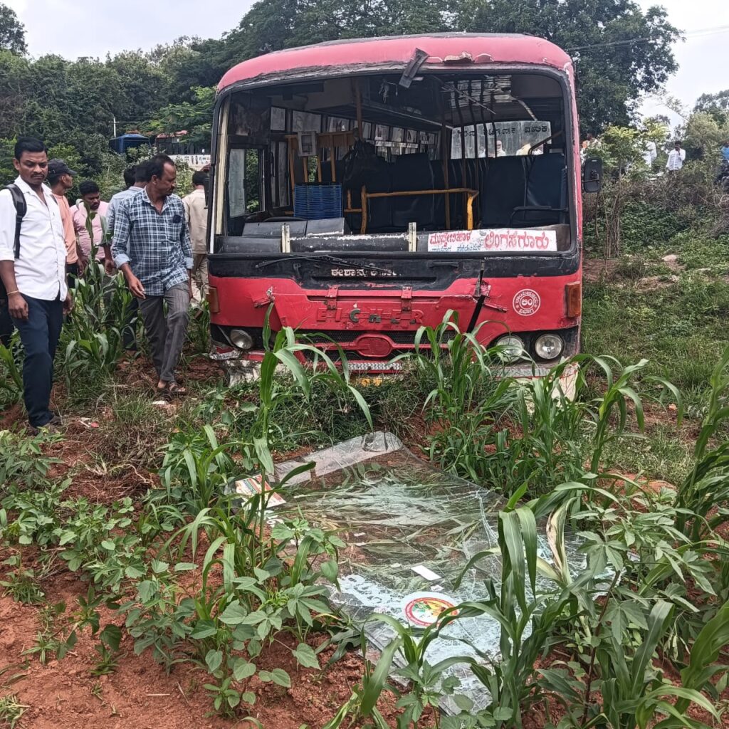 Bus steering cut: 22 passengers escaped