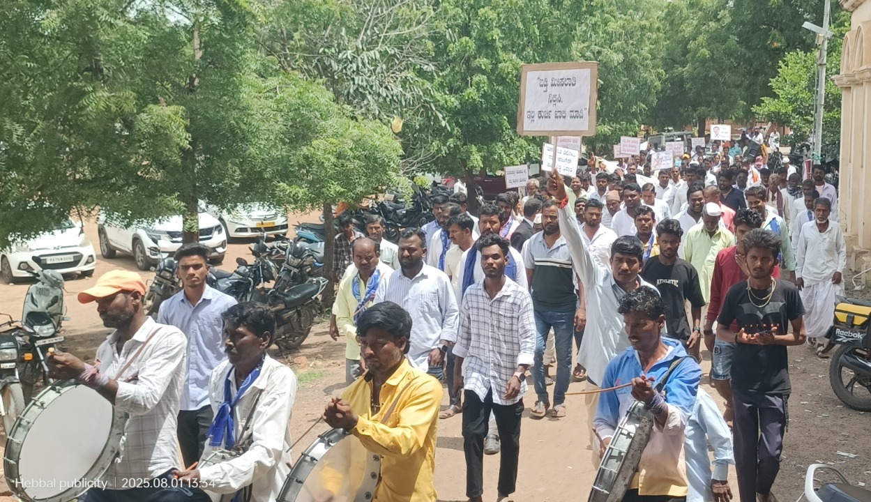 ಸರ್ಕಾರದ ಅಣಕು ಶವಯಾತ್ರೆಗೆ ದೊರೆಯದ ಅವಕಾಶ: ಒಳಮೀಸಲಿಗಾಗಿ ಮಾದಿಗ ಸಮುದಾಯದಿಂದ ಪ್ರತಿಭಟನೆ