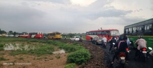 Traffic stopped for about 6 km