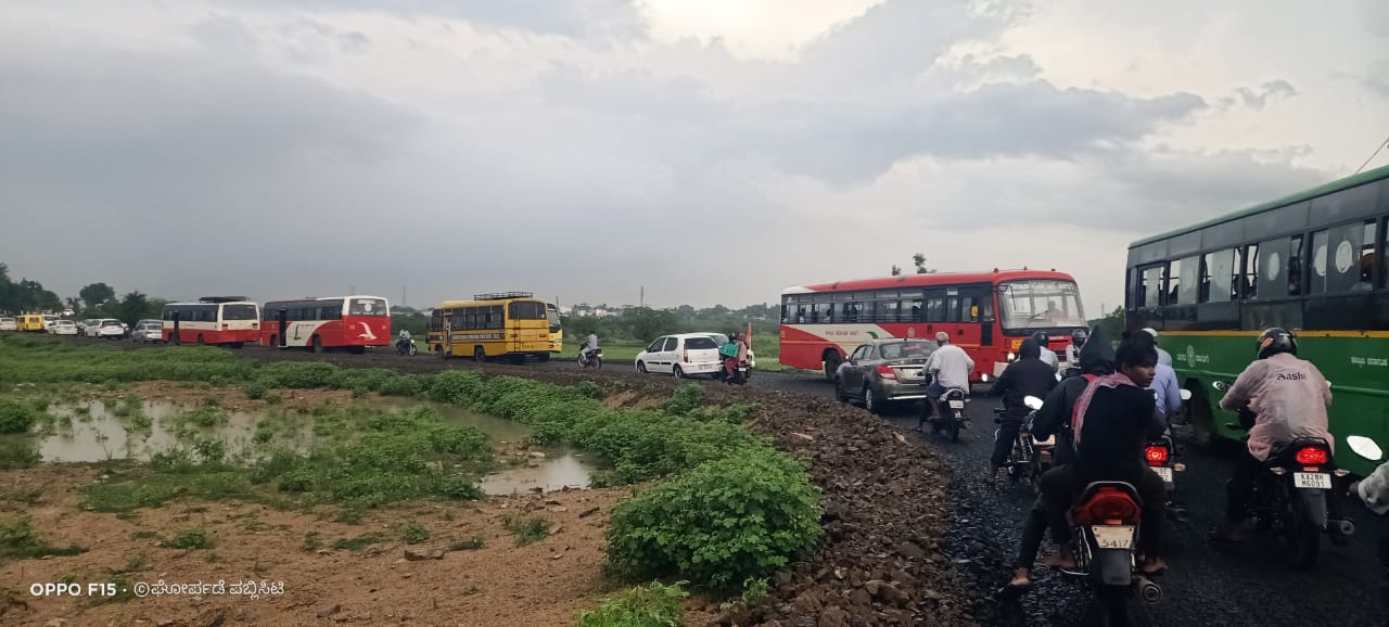 ಸುಮಾರು 6 ಕೀಲೋ ಮೀಟರ್ ವರೆಗೆ ನಿಂತ ವಾಹನ ದಟ್ಟನೆ