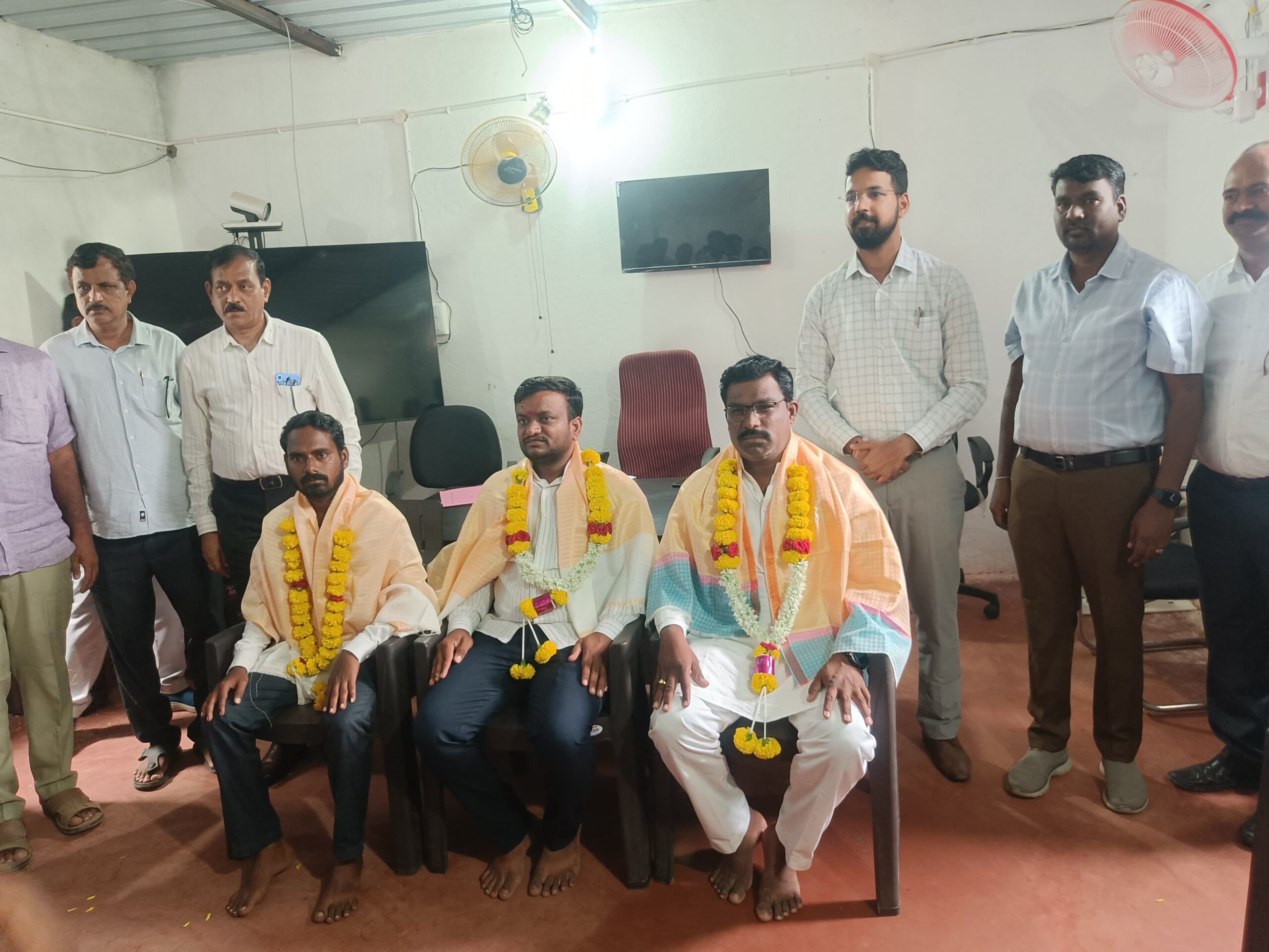 ಉತ್ತಮ ಕಾರ್ಯನಿರ್ವಹಿಸುತ್ತಿರುವ ಅಧಿಕಾರಿಗಳನ್ನು ಸನ್ಮಾನಿಸಿದ ಲವೀಶ್ ಒರಡಿಯಾ