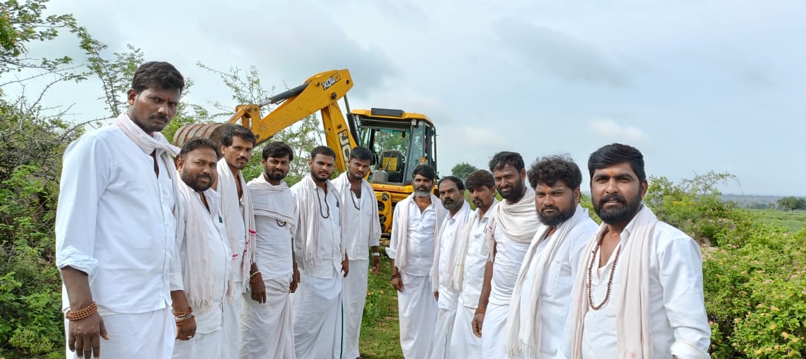ಬಸವ ಮಾಲಾಧಾರಿಗಳಿಂದ ದೇವಸ್ಥಾನ ಜೀರ್ಣೋದ್ಧಾರ