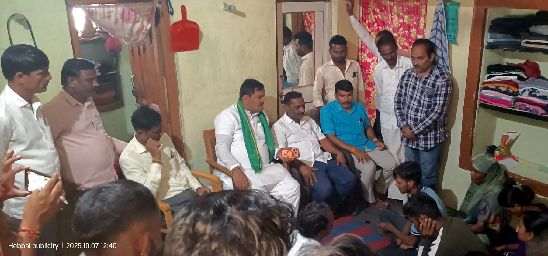 ಆತ್ಮಹತ್ಯೆಗೆ ಶರಣಾದ ರೈತನ ಮನೆಗೆ ಭೇಟಿ:                   ಶಾಸಕರು ಮಾನವೀಯತೆಯ ಸಂವೇದನೆಯನ್ನೇ ಕಳೆದುಕೊಂಡಿದ್ದಾರಾ ?-ನಡಹಳ್ಳಿ ಪ್ರಶ್ನೆ