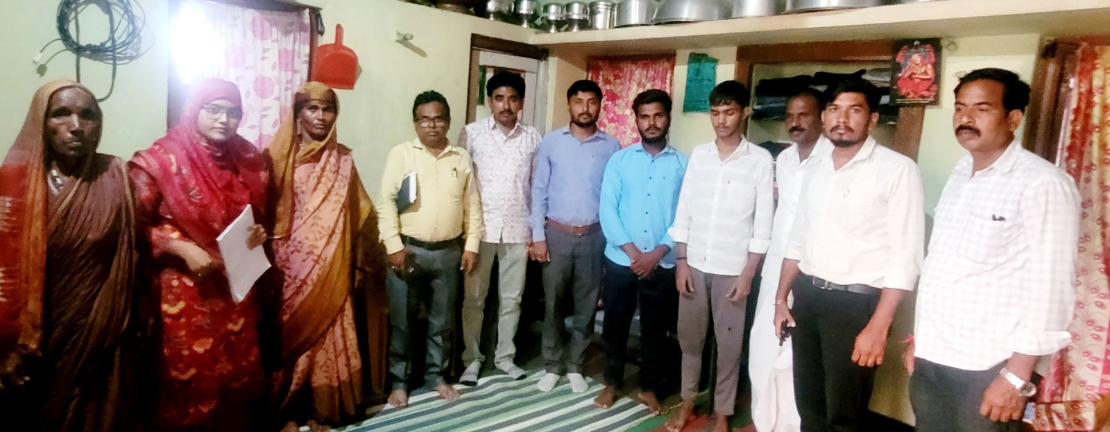 ಪರಿಹಾರ ದೊರಕಿಸಿಕೊಡುವ ಭರವಸೆ: ಆತ್ಮಹತ್ಯೆ ಮಾಡಿಕೊಂಡ ರೈತನ ಮನೆಗೆ ಅಧಿಕಾರಿಗಳ ಭೇಟಿ