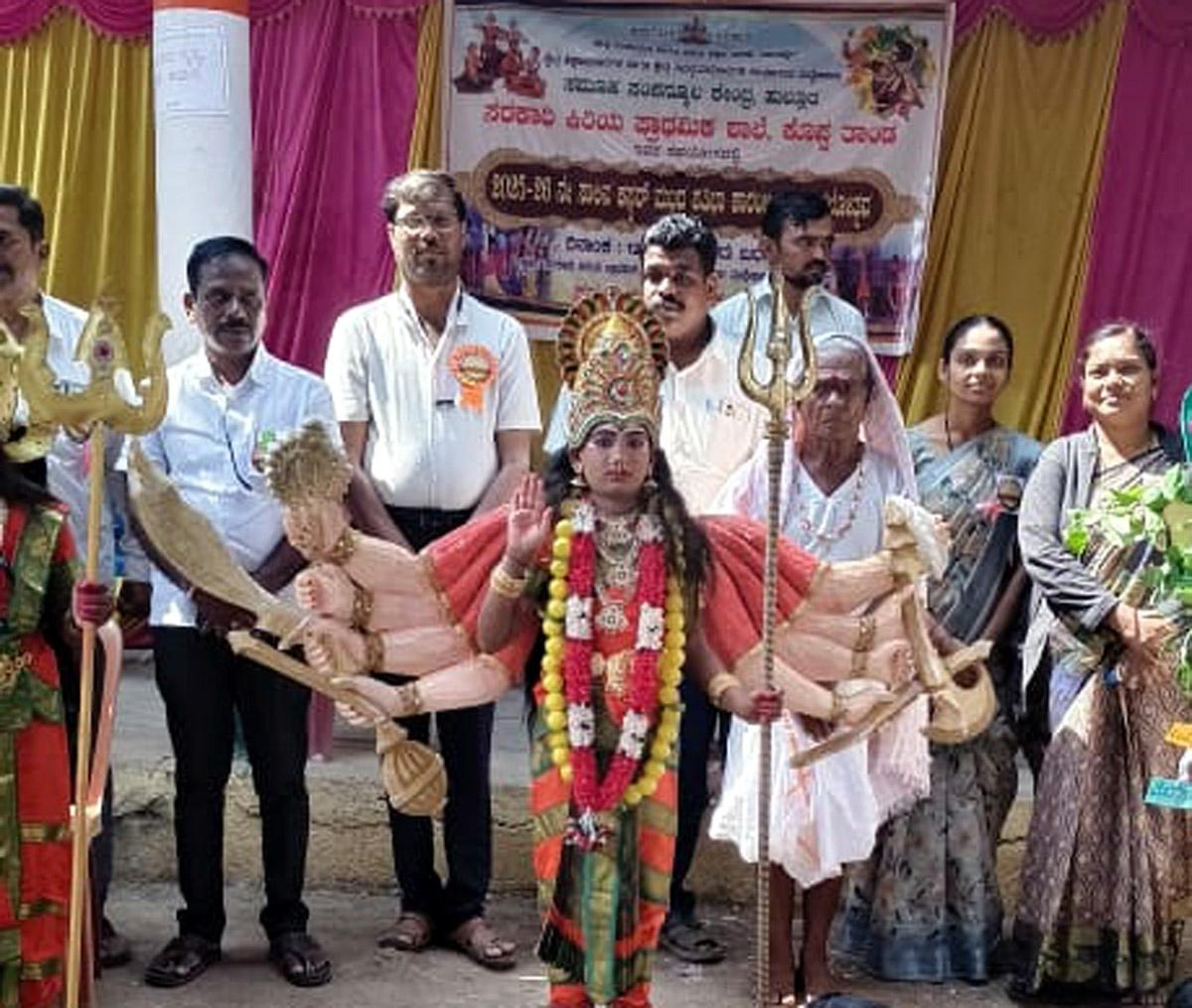 ಕ್ಲಸ್ಟರ್ ಮಟ್ಟದ ಪ್ರತಿಭಾ ಕಾರಂಜಿ : ಹುಲ್ಲೂರು ಎಸ್.ಎನ್.ಡಿ ಪಬ್ಲಿಕ್ ಶಾಲೆಗೆ ಸಮಗ್ರ ಪ್ರಶಸ್ತಿ