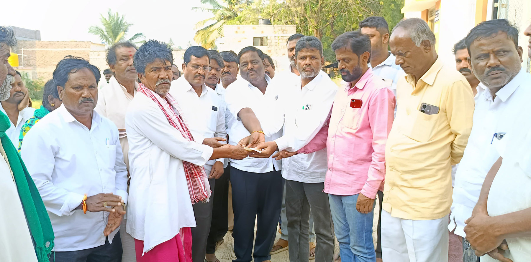 ಅಸ್ಕಿ ಫೌಂಡೇಶನ್‌ದಿಂದ 50 ಸಾವಿರ ರೂ.ನೆರವು: ಕೆಬಿಜೆಎನ್‌ಎಲ್‌ದಿಂದ ರಕ್ಷಣಾಗೋಡೆ ನಿರ್ಮಾಣಕ್ಕೆ ಸಿ.ಬಿ.ಅಸ್ಕಿ ಒತ್ತಾಯ