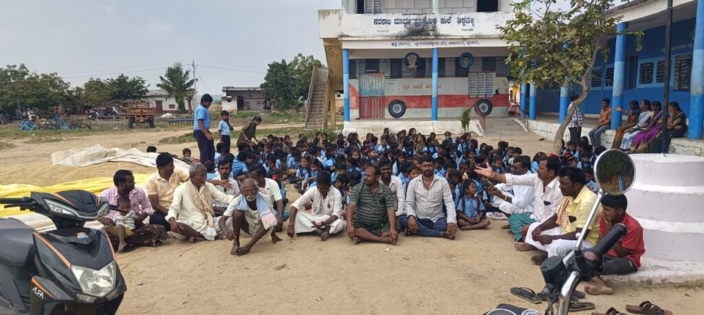The school was locked and the parents' sit-in with the children