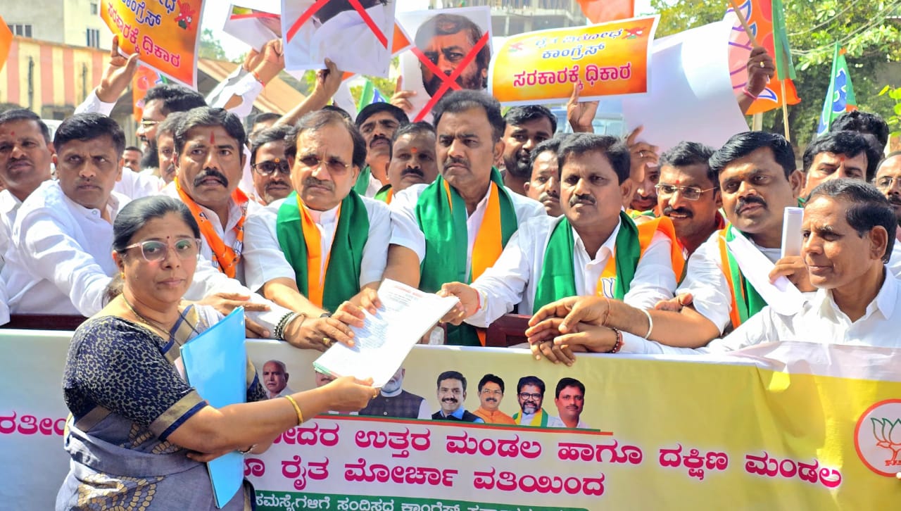 ರೈತರ ಸಮಸ್ಯೆ ಬಗೆಹರಿಸುವಂತೆ ಆಗ್ರಹಿಸಿ ತಾಲ್ಲೂಕು ಕೃಷಿ ಕಚೇರಿಗೆ ಮುತ್ತಿಗೆ