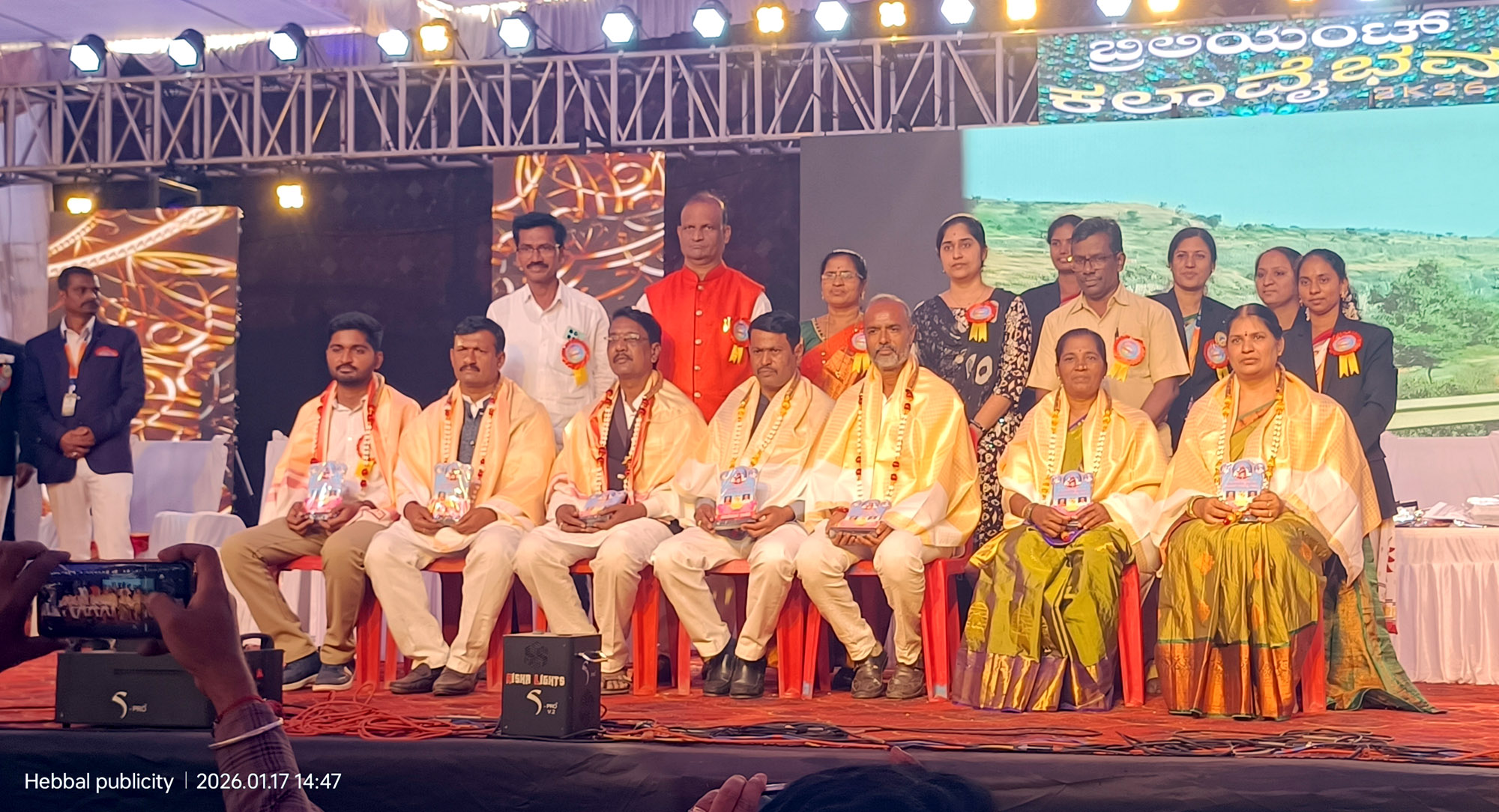 ಬಿದ್ದಾಗ ಕೈ ಹಿಡಿದು ಮೇಲೆತ್ತಿ ಜೋಪಾನ ಮಾಡುವ ಸಂಸ್ಕಾರ ಮಕ್ಕಳಲ್ಲಿ ಬೆಳೆಸಿ-ಅಕ್ಷಯಾ ಗೋಖಲೆ