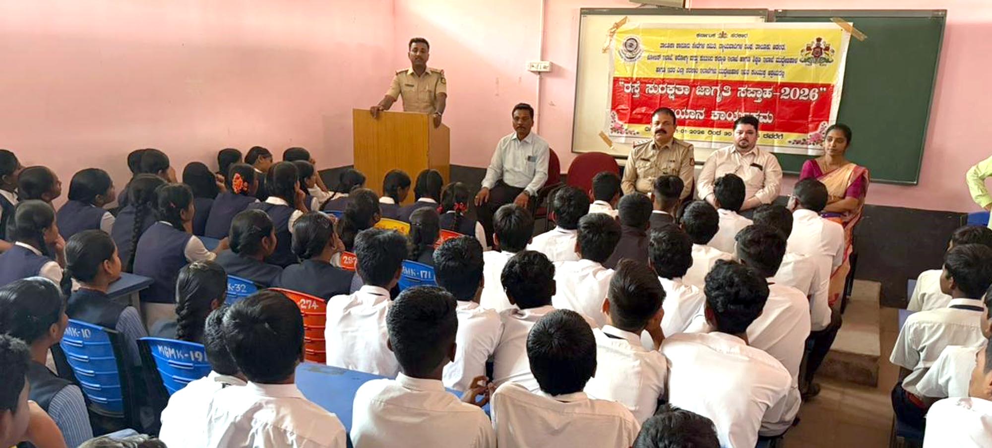 ರಸ್ತೆಯ ನಿಯಮಗಳನ್ನು ಪಾಲಿಸಿ-ಪಿಎಸ್‌ಐ ತಿಪರೆಡ್ಡಿ