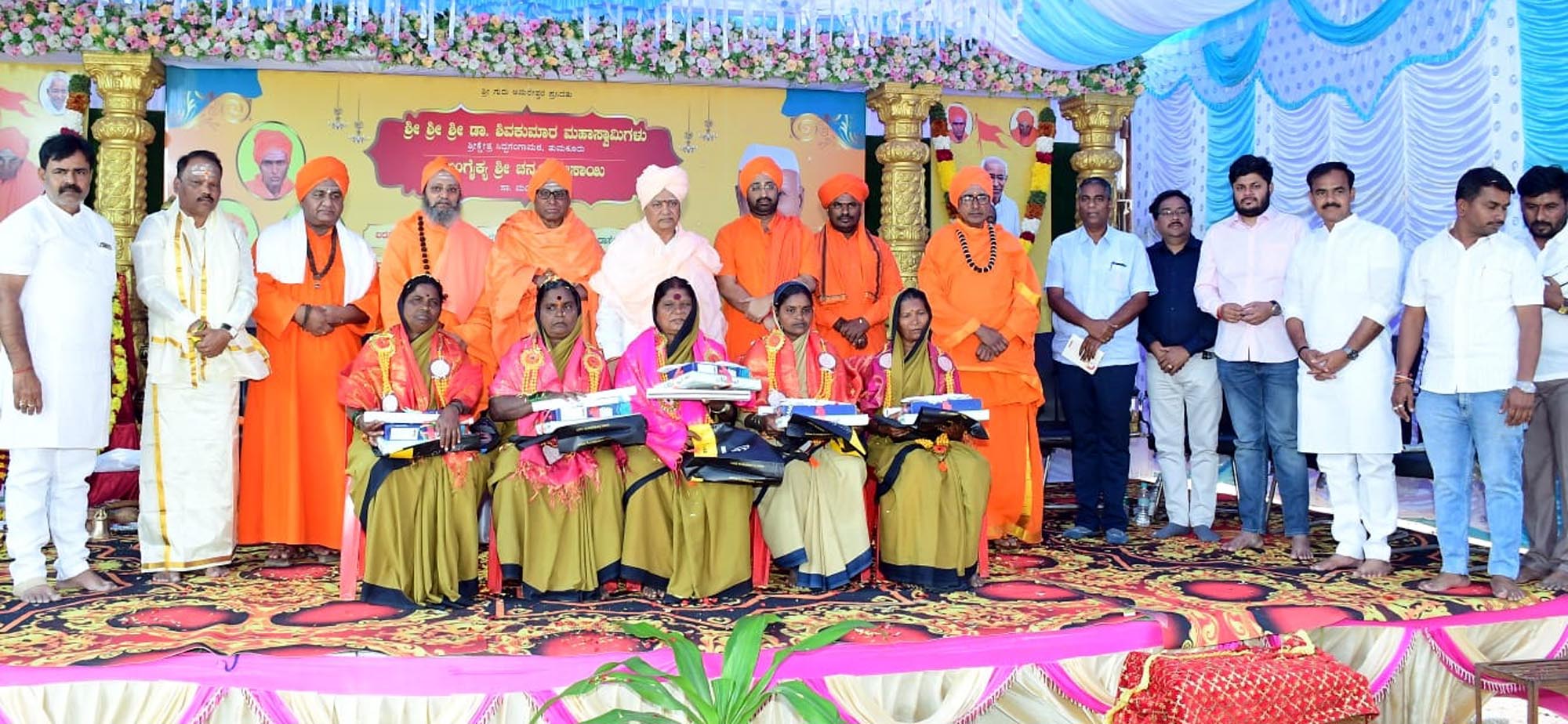 ಕೆಲವು ಸ್ವಾಮೀಜಿಗಳು ಮಾತನಾಡಿದಂತೆ ನಡೆದುಕೊಳ್ಳುವುದಿಲ್ಲ-ಮಹಾಂತೇಶ ಬಿರಾದಾರ