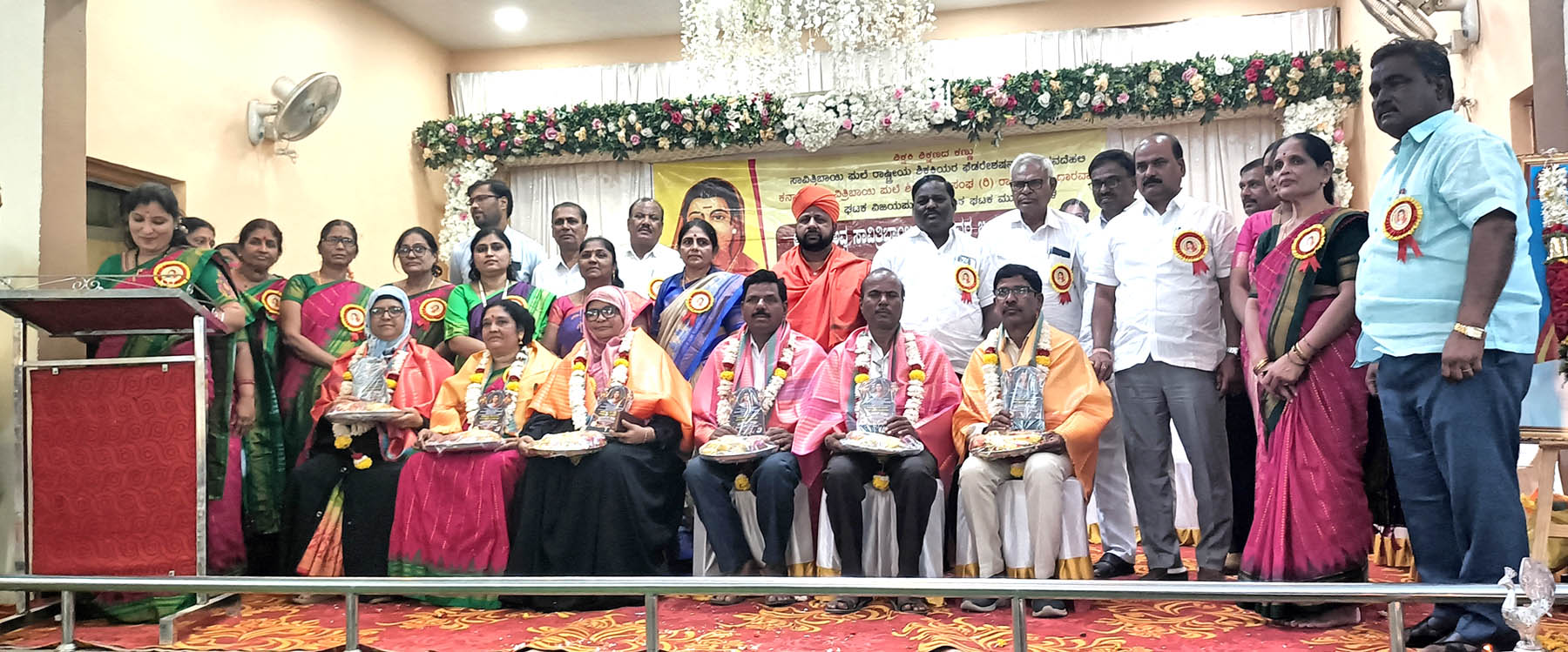 ಶಿಕ್ಷಕ,ಶಿಕ್ಷಕಿಯರಿಗೆ ಸಾವಿತ್ರಿಬಾಯಿ ಫುಲೆ ಪ್ರಶಸ್ತಿ;                                                ಮಕ್ಕಳ ಬಾಲ್ಯವನ್ನು ಕಸಿದುಕೊಳ್ಳುವುದು ಬೇಡ-ನಾಗರಳ್ಳಿ