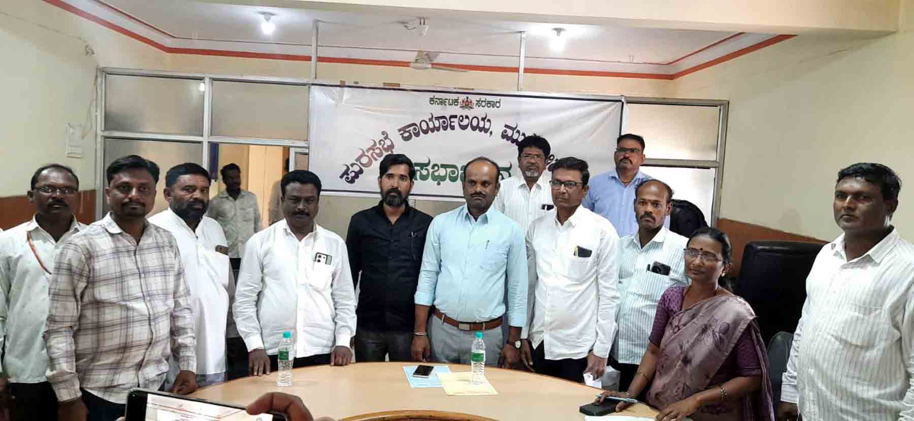 ಅತೀ ಹೆಚ್ಚು ಮೊತ್ತಕ್ಕೆ ಬಿಡ್ ಮಾಡಿದ ಮೋಮಿನ: ಮುದ್ದೇಬಿಹಾಳ : ಸಂತೆ ಕರ 15 ಲಕ್ಷ ರೂ.ಗೆ ಹರಾಜು