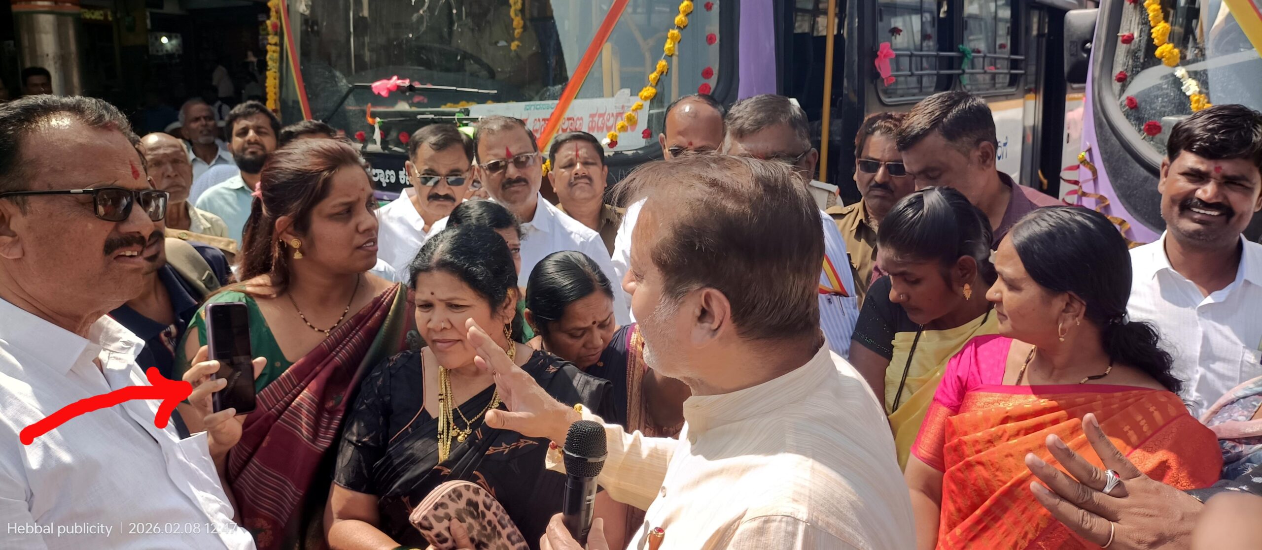 ಬಸ್ ನಿಲ್ದಾಣದ ಮೂತ್ರಾಲಯ ಅಶುಚಿತ್ವ :                ಶಾಸಕರಿಗೆ ಮೊಬೈಲ್‌ನಲ್ಲಿ ಅವ್ಯವಸ್ಥೆ ದರ್ಶನ ಮಾಡಿಸಿದ ಪ್ರಯಾಣಿಕ..!