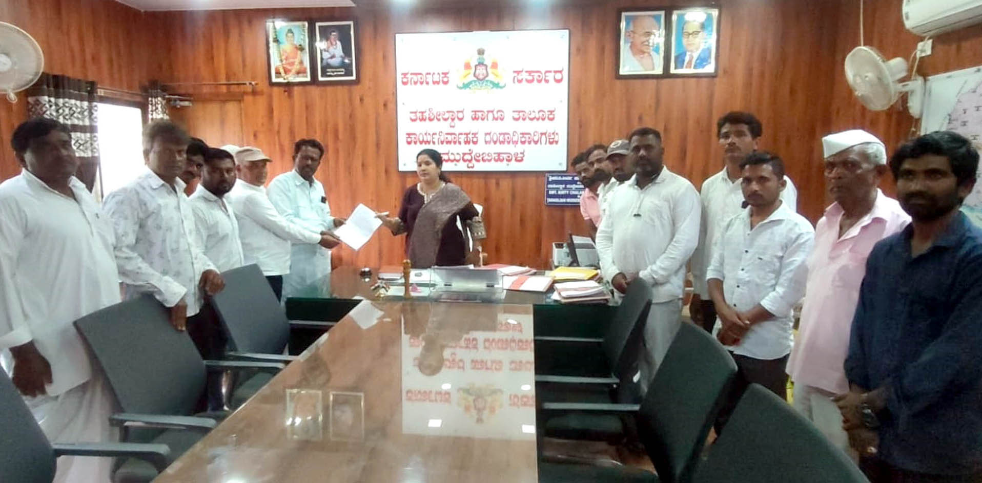 ಮುಸ್ಲಿಂ ಸಮಾಜದವರಿಂದ ಮನವಿ:                                               ಶವ ಸಂಸ್ಕಾರಕ್ಕೆ ಸ್ಮಶಾನ ಭೂಮಿ ಒದಗಿಸಲು ಆಗ್ರಹ