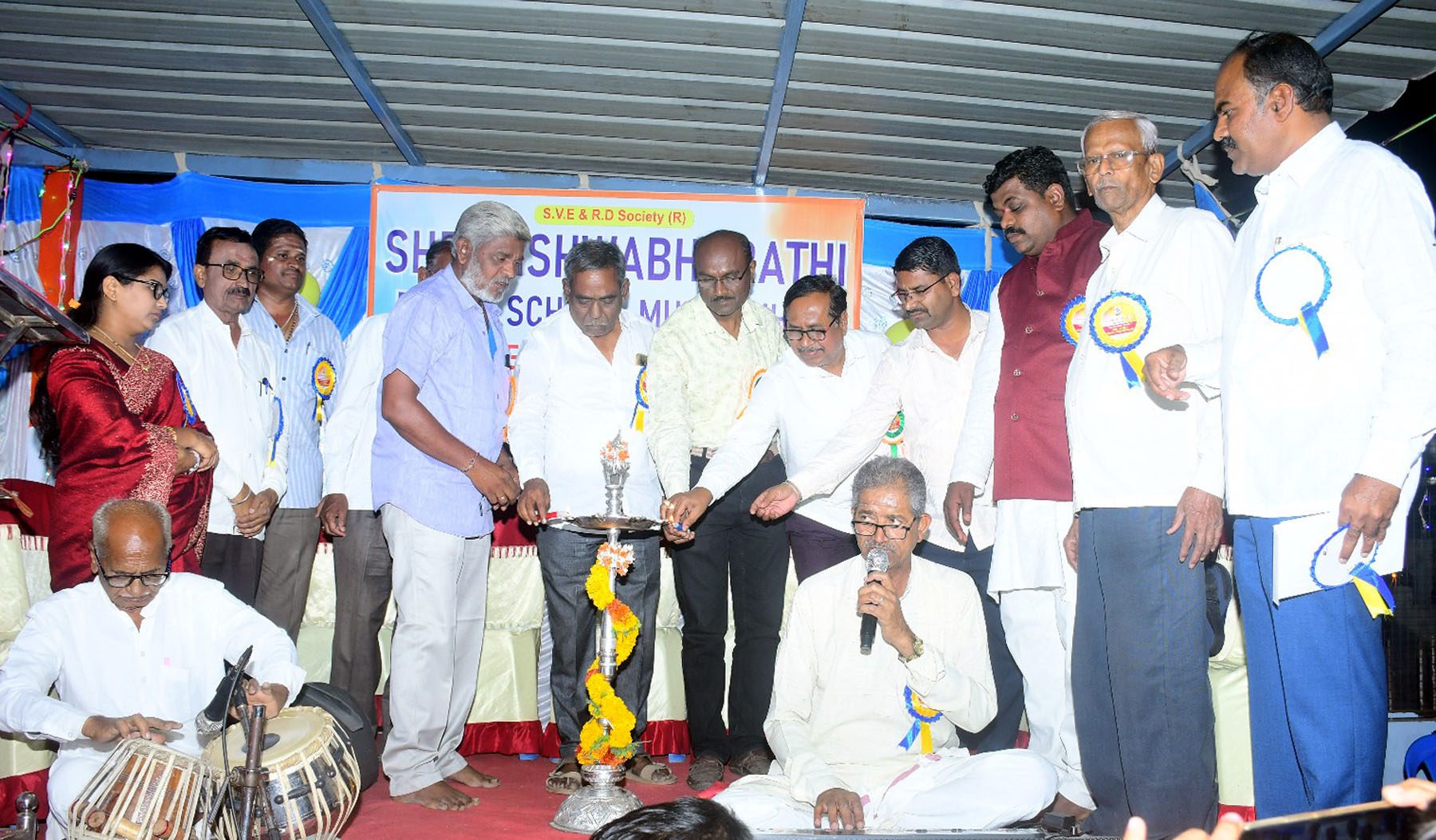 ವಿಶ್ವಭಾರತಿ ಪಬ್ಲಿಕ್ ಸ್ಕೂಲ್ ವಾರ್ಷಿಕೋತ್ಸವ:                   ಶಿಕ್ಷಣ ಕ್ಷೇತ್ರವೂ ವ್ಯಾಪಾರೀಕರಣ-ಹಾಲಗಂಗಾಧರಮಠ