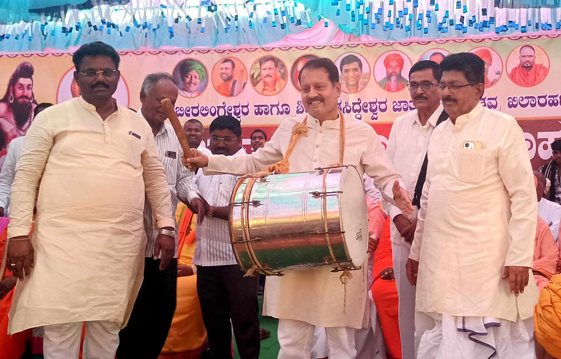 ಇನ್ನೊಬ್ಬರ ಬೆಳವಣಿಗೆ ನೋಡಿ ಉರಿಯಬೇಡಿ-ಸಿದ್ಧಲಿಂಗ ದೇವರು