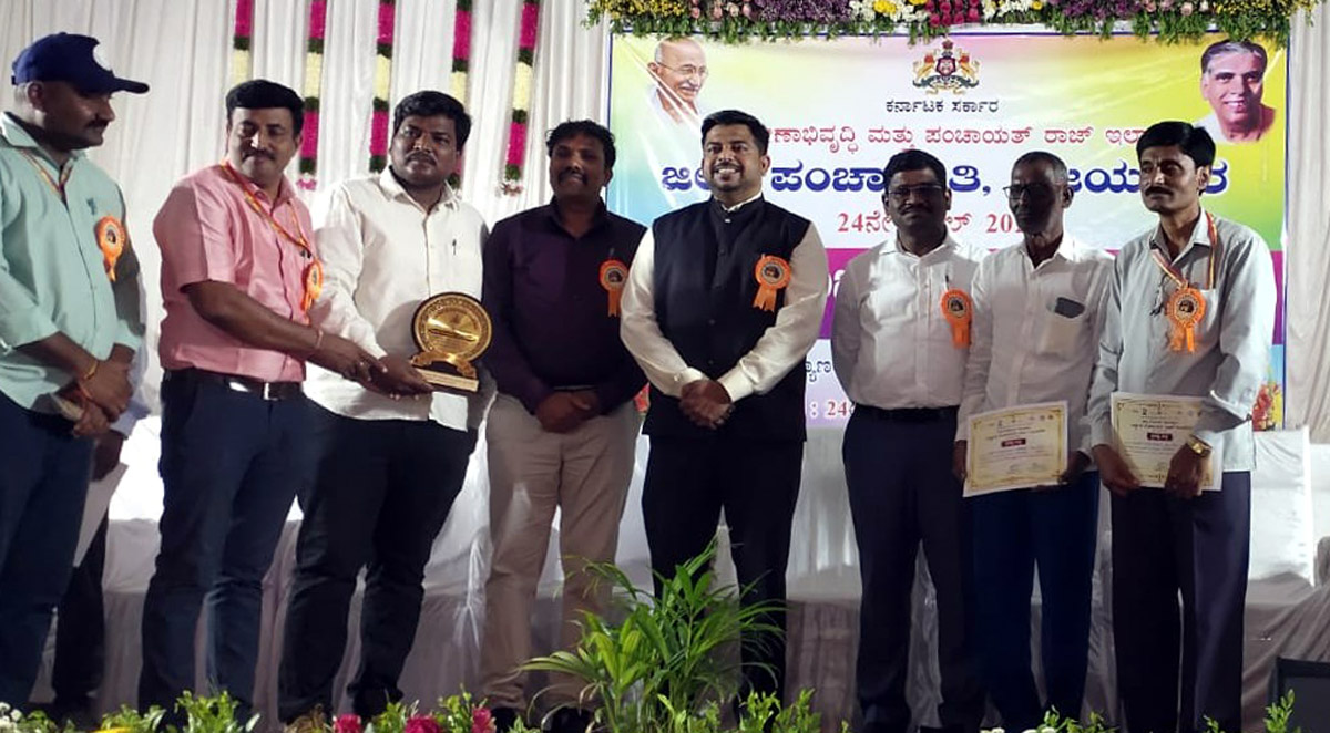 ತೆರಿಗೆ ವಸೂಲಾತಿಯಲ್ಲಿ ಸಾಧನೆ: ಆಲೂರು ಗ್ರಾ.ಪಂಗೆ ಪ್ರಶಸ್ತಿ ಪ್ರದಾನ