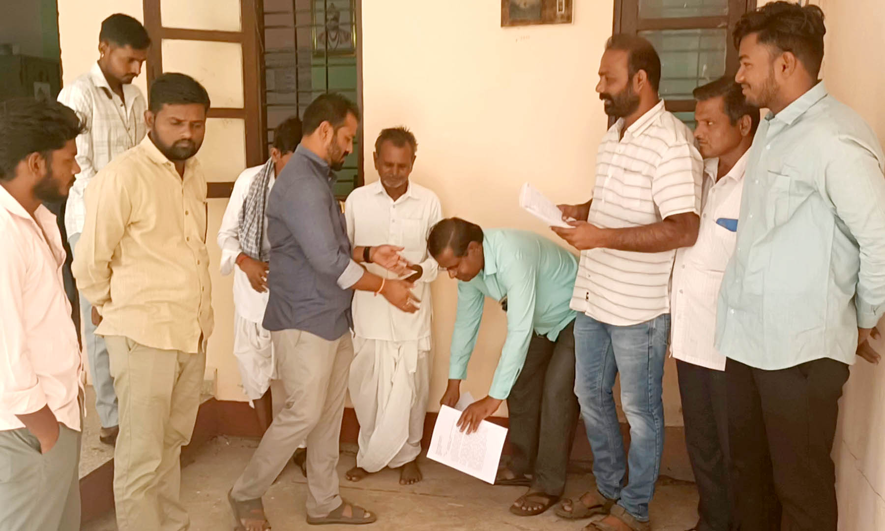 ಕೆ.ಬಿ.ಜೆ.ಎನ್.ಎಲ್ ಅಧಿಕಾರಿಗಳ ನಿರ್ಲಕ್ಷ : ರೈತರ ಆಕ್ರೋಶ