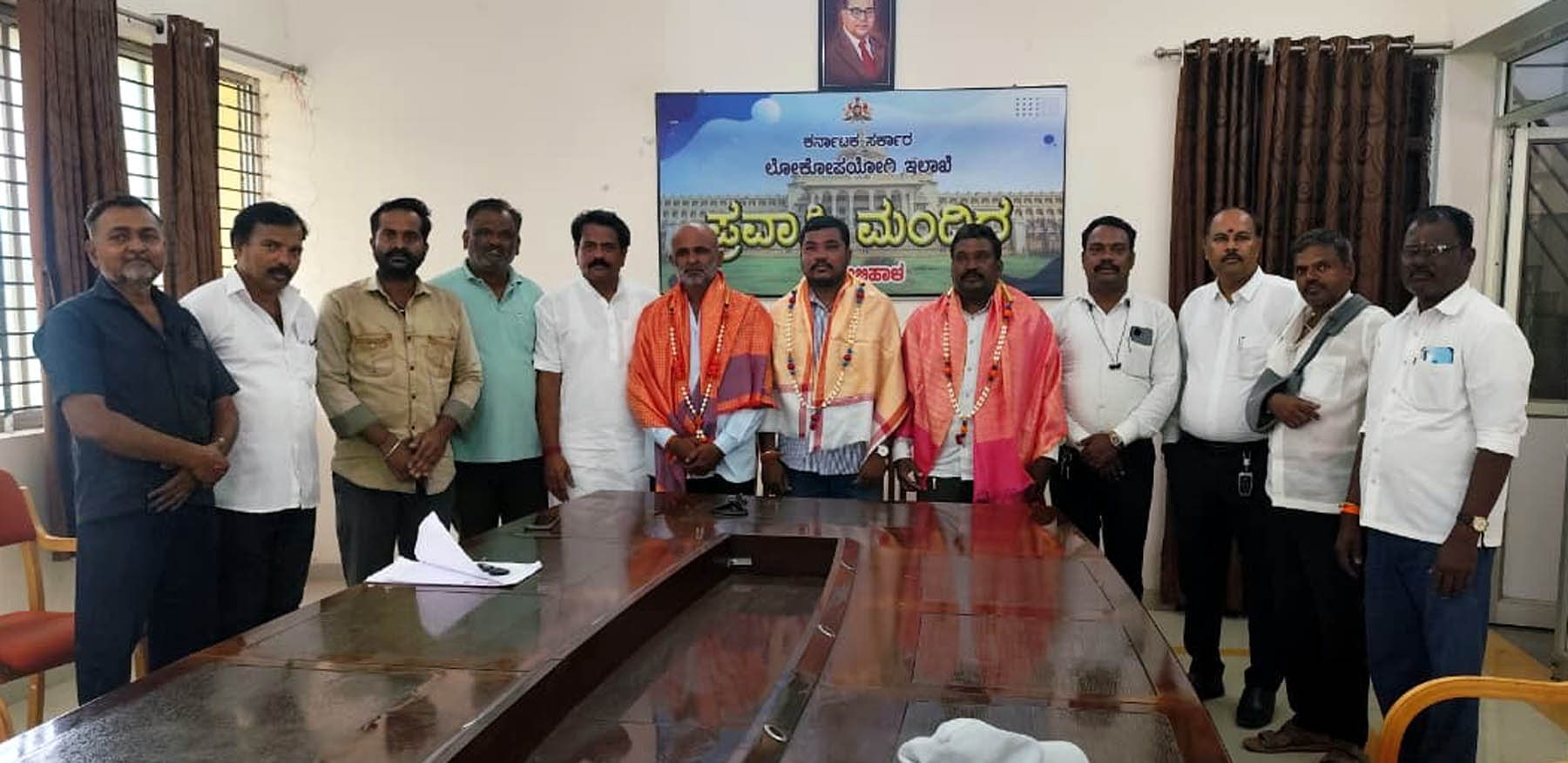 ಪುನೀತ ಹಿಪ್ಪರಗಿ ಅಧ್ಯಕ್ಷರಾಗಿ ಆಯ್ಕೆ:                          ಮುದ್ದೇಬಿಹಾಳ : ಕಾರ್ಗಿಲ್ ಸ್ಮಾರಕ ಸಮಿತಿಗೆ ನೂತನ ಪದಾಧಿಕಾರಿಗಳು