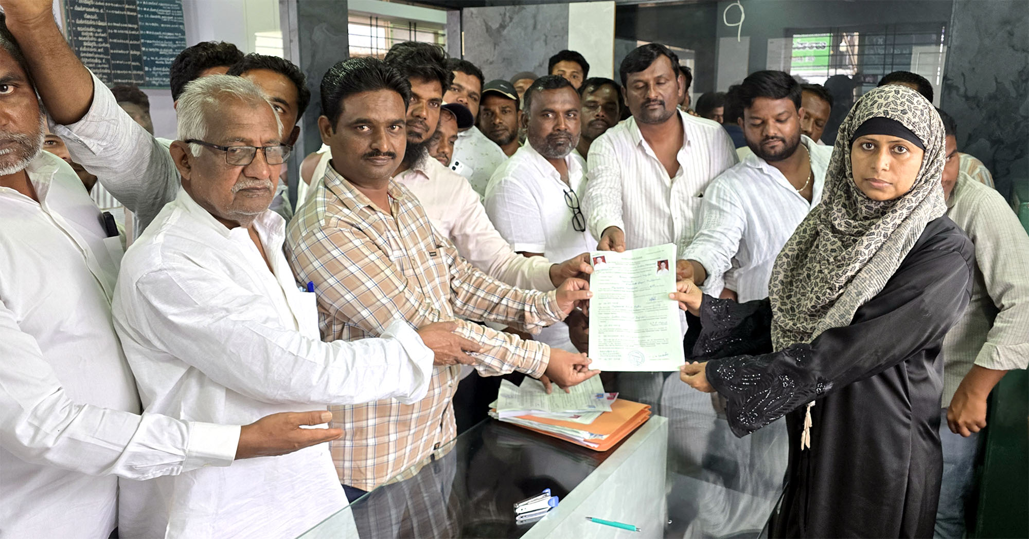 ಪತ್ರಕರ್ತ ಗುಲಾಂ ದಫೇದಾರ ನಾಮಪತ್ರ ಸಲ್ಲಿಕೆ:                            ಅಂಜುಮನ್ ಗತವೈಭವ ಮರುಸ್ಥಾಪಿಸಲು ಯತ್ನ-ಅಬ್ದುಲಗಫೂರ್ ಮಕಾನದಾರ