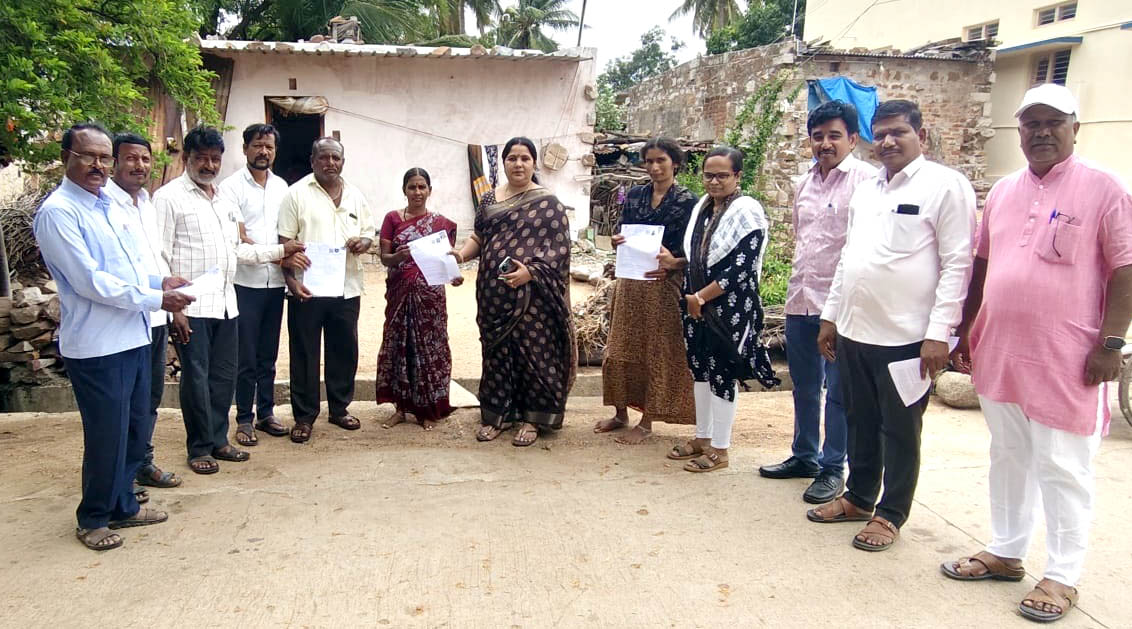 ಮುದ್ದೇಬಿಹಾಳ S.I.R ; 1,56,657 ಗಣತಿ ನಮೂನೆ ವಿತರಣೆ