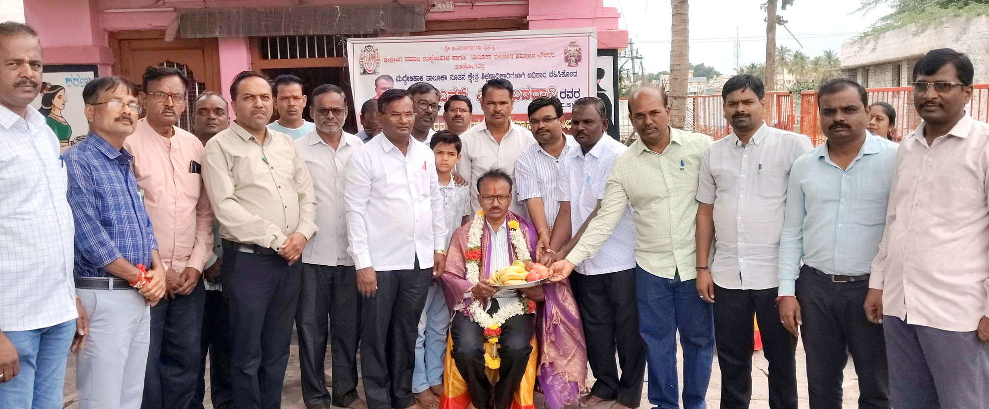 ಶಿಕ್ಷಣ,ಆರ್ಥಿಕ  ಸಬಲತೆಗೆ ಒತ್ತು ನೀಡಿ:                                       ಸಮಾಜದ ಋಣ ತೀರಿಸುವ ಕಾರ್ಯ ಮಾಡೋಣ-ಎಂ.ಎಸ್.ಬಡದಾನಿ