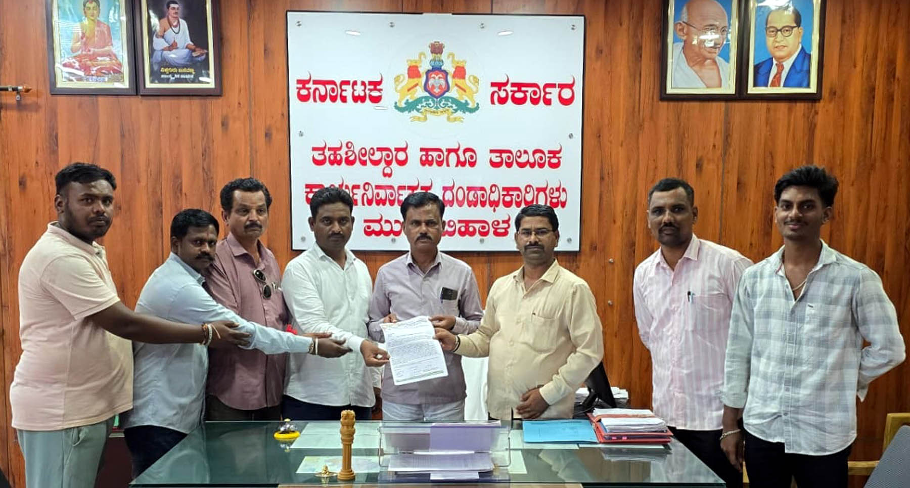 ಕಾನಿಪ ಧ್ವನಿ ಸಂಘಟನೆಯಿOದ ರಾಜ್ಯಪಾಲರು,ಸಿಎಂಗೆ ಮನವಿ:                                                                                   ‘ತಗಡೂರುಗೆ ಕೊಟ್ಟಿರುವ ಅಕಾಡೆಮಿ ಪ್ರಶಸ್ತಿ,ಸ್ಥಾನಮಾನ ಅನರ್ಹಗೊಳಿಸಿ’