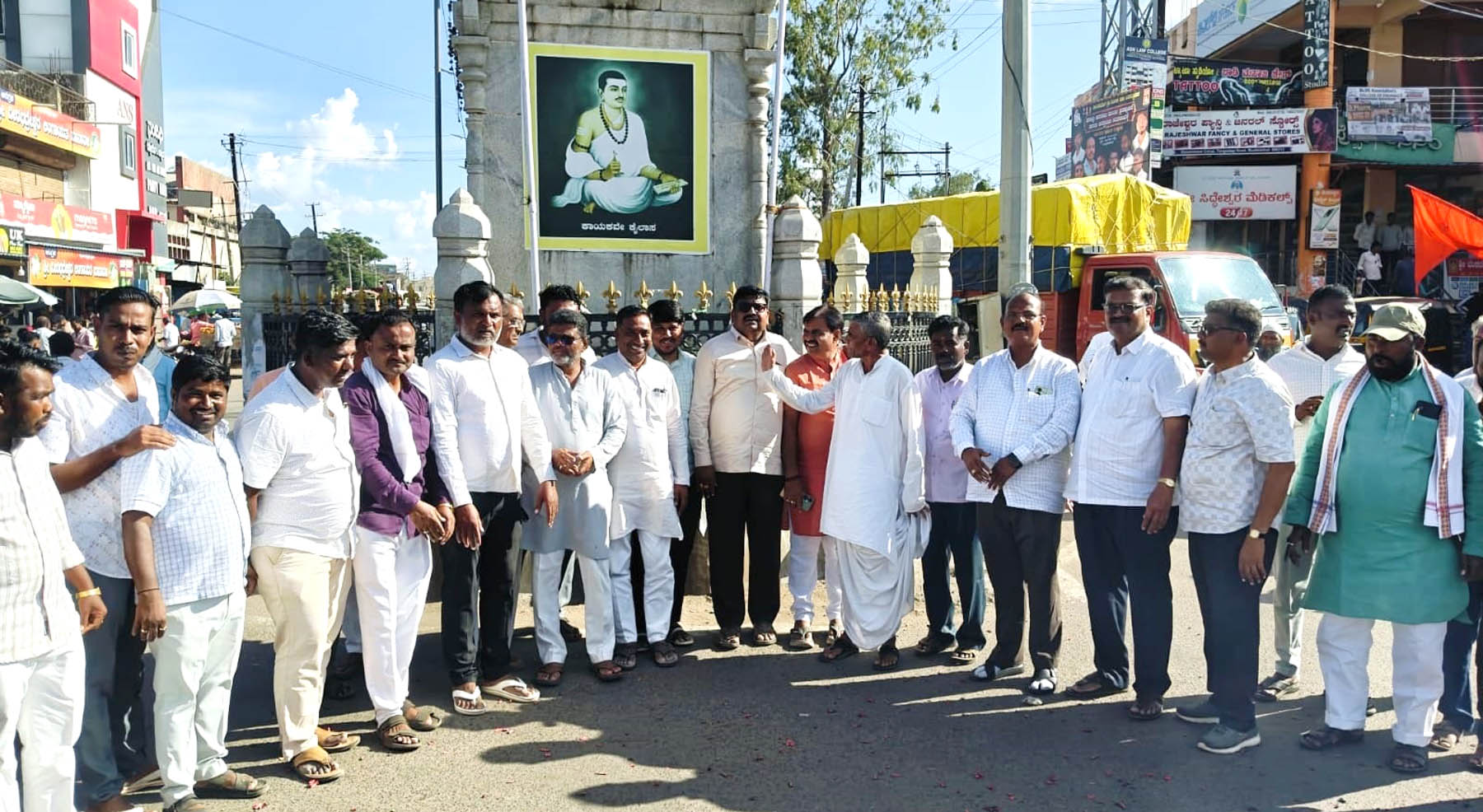ಮುದ್ದೇಬಿಹಾಳ ಬರಪೀಡಿತ ತಾಲ್ಲೂಕು ಘೋಷಣೆ ; ಪಟಾಕಿ ಸಿಡಿಸಿ ಸಂಭ್ರಮಾಚರಣೆ