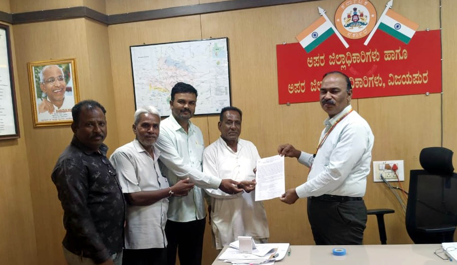 ಪಿಲೇಕೆಮ್ಮ ನಗರದ ನಿವಾಸಿಗಳ ಮನವಿ:                                        ಸ್ಲಂ ನಿವಾಸಿಗಳಿಗೆ ಹಕ್ಕುಪತ್ರ,ಉತಾರೆ ಪೂರೈಸಲು ಆಗ್ರಹ