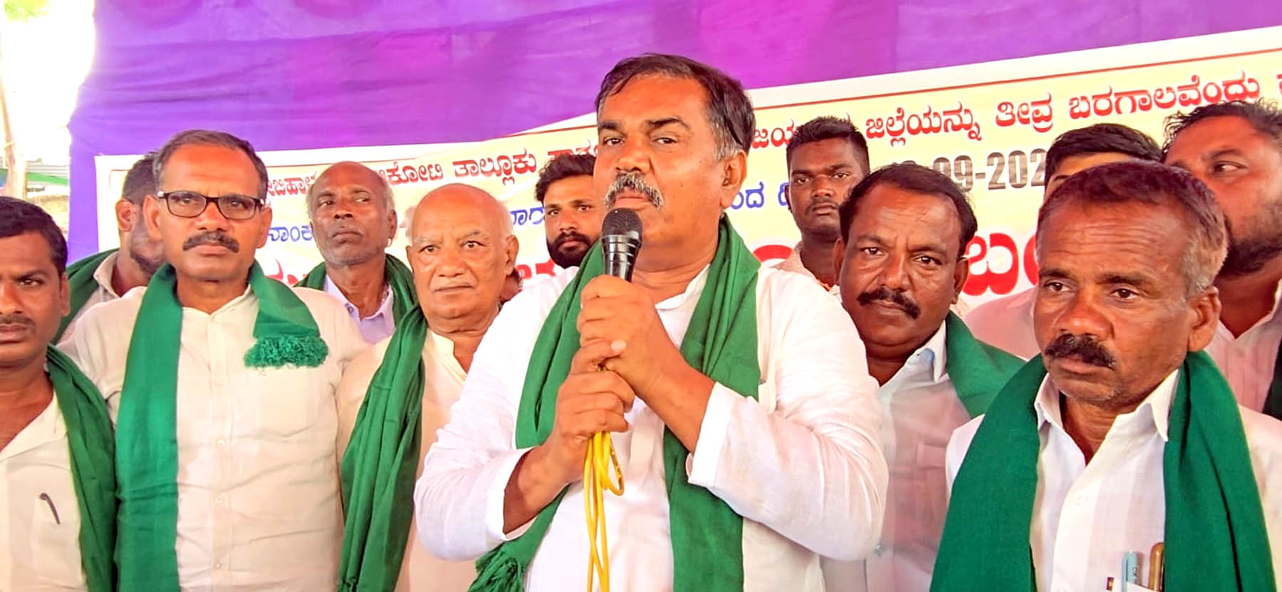ನಾಡಗೌಡರ ವಿರುದ್ಧ ನಡಹಳ್ಳಿ ವಾಗ್ದಾಳಿ:                                 ಶಾಸಕ ನಾಡಗೌಡರು ಮಾನಸಿಕ ಸ್ಥಿಮಿತ ಕಳೆದುಕೊಂಡಿದ್ದಾರೆ-ನಡಹಳ್ಳಿ